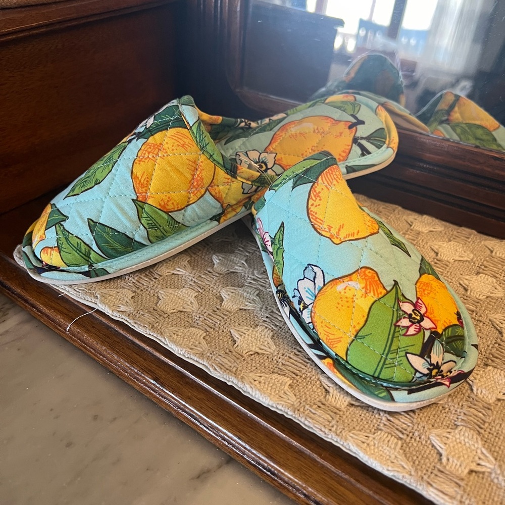 VERA BRADLEY Classic Quilted Slip On Travel Slippers in Lemon Grove Women's Sz S